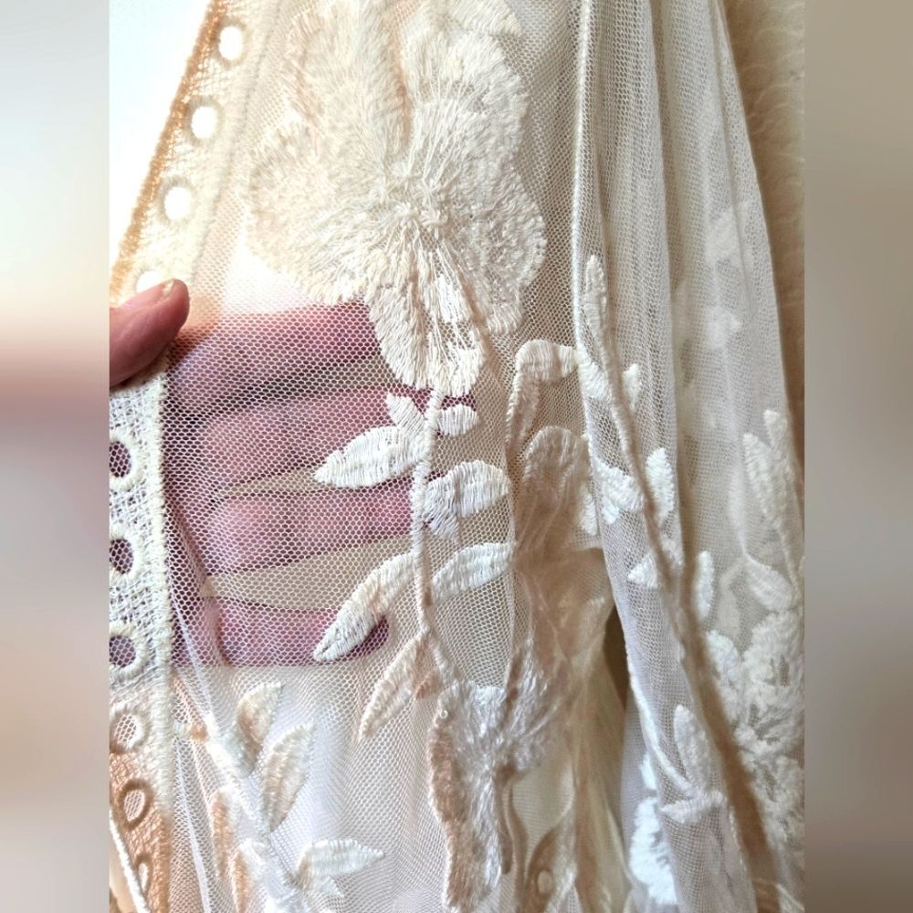 POL Ivory Lace Detail 35" Long Duster Or Beach Cover Up. Size M. - Picture 5 of 5